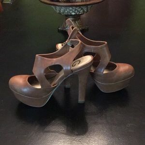Woman’s heels size 8.5. Great condition